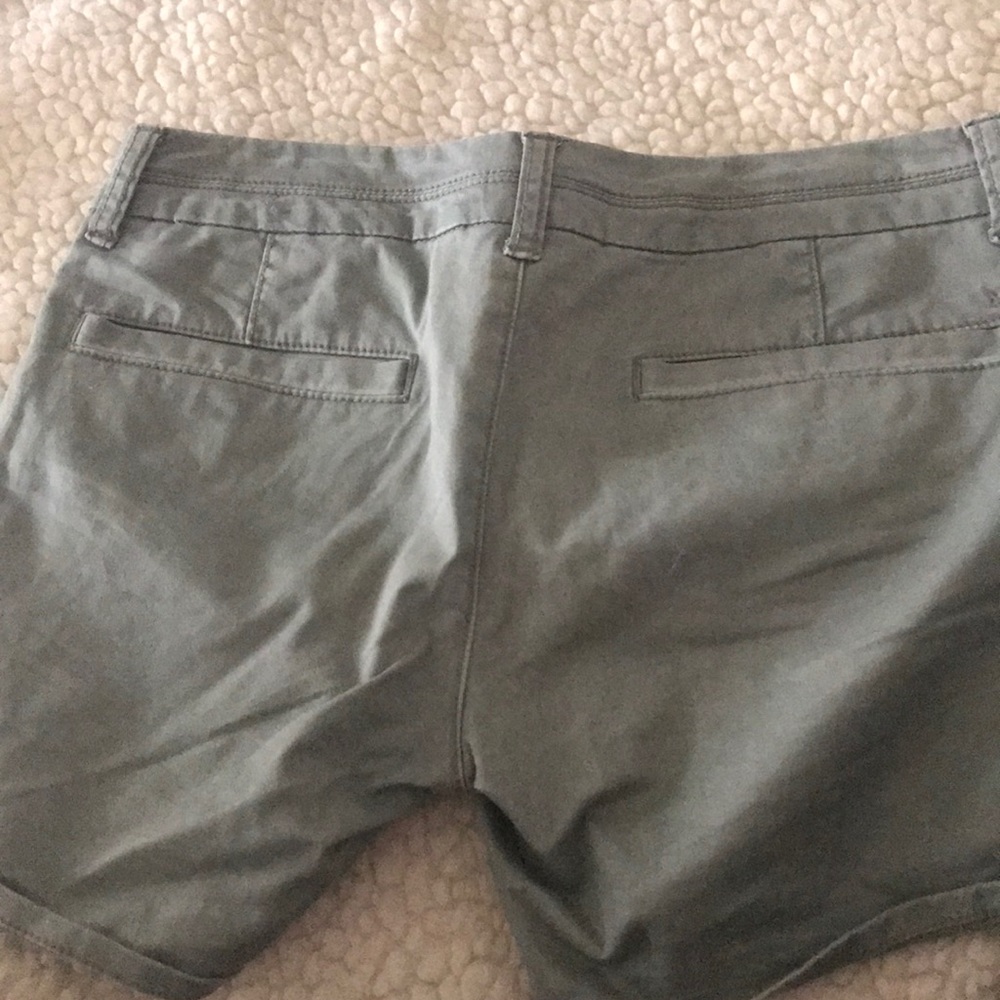 Shorts - Picture 4 of 5